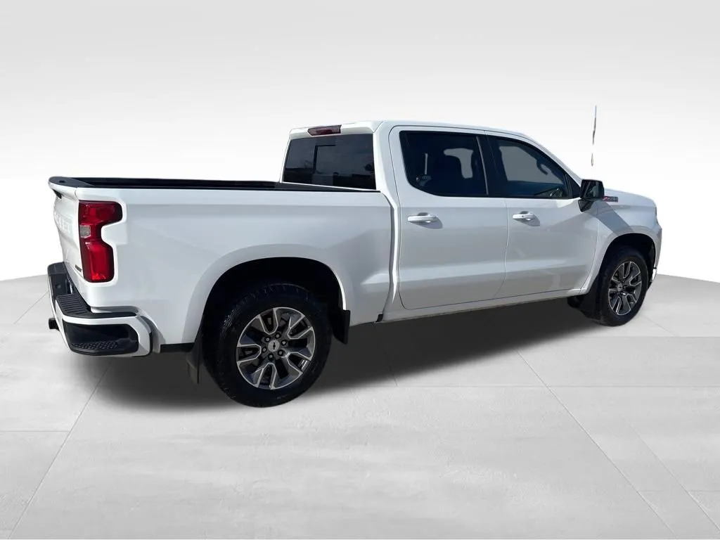 2022 Chevrolet Silverado 1500 RST photo 3