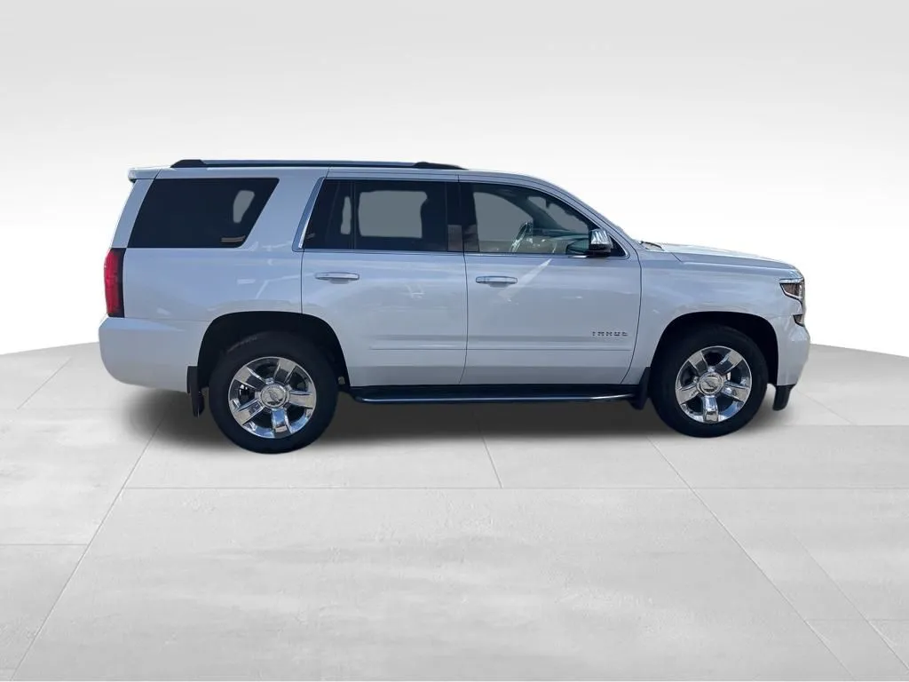 2019 Chevrolet Tahoe Premier photo 2