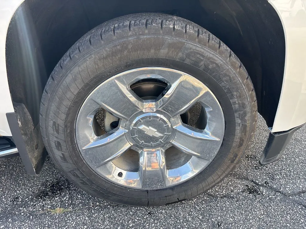 2019 Chevrolet Tahoe Premier photo 3