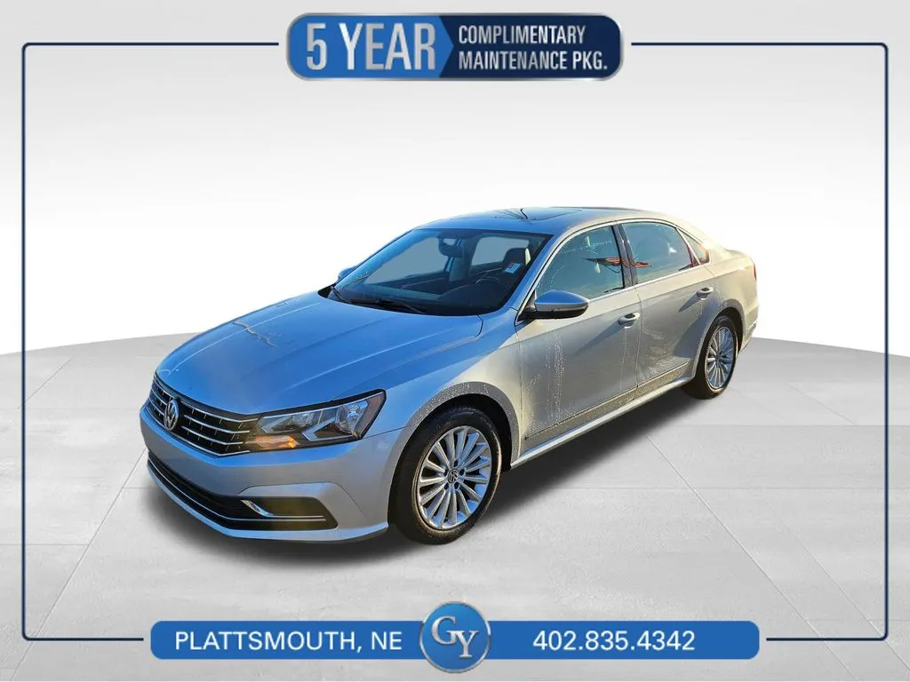2017 Volkswagen Passat SE's photo