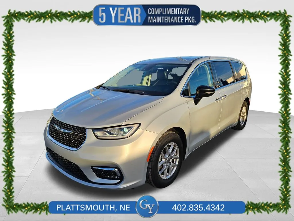 2024 Chrysler Pacifica Touring L's photo