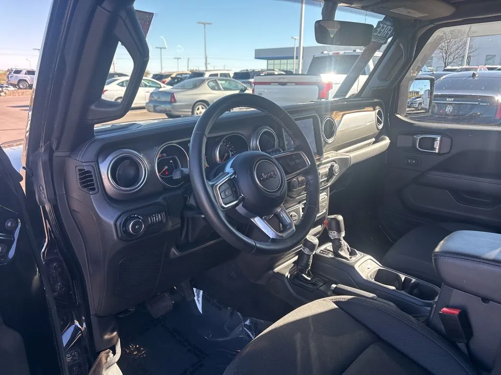 2022 Jeep Wrangler Unlimited Sahara - Photo 17