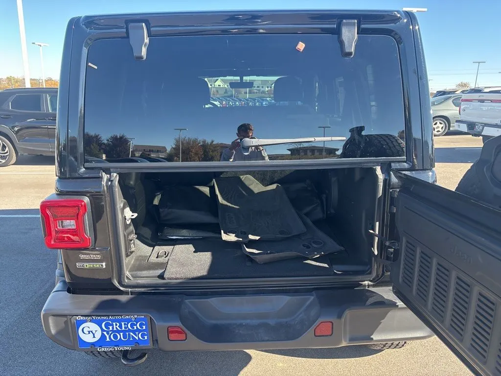 2022 Jeep Wrangler Unlimited Sahara - Photo 12