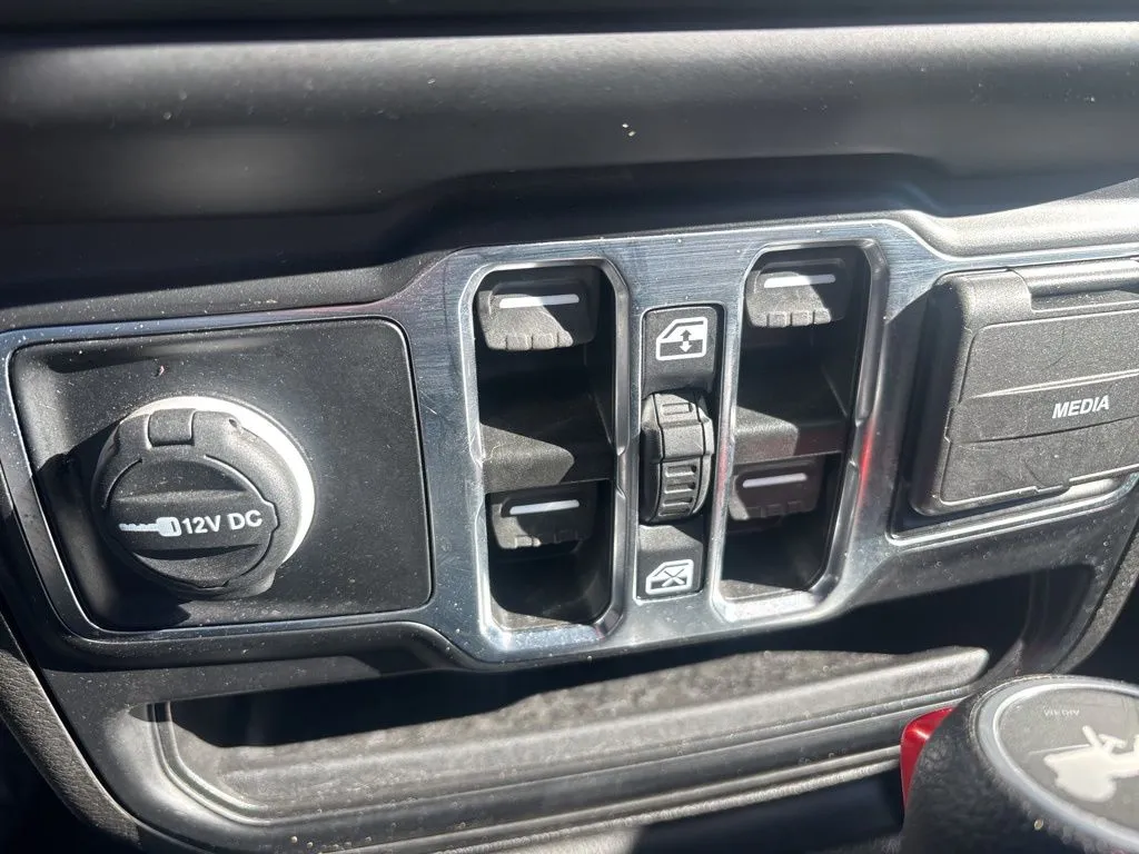 2022 Jeep Wrangler Unlimited Sahara - Photo 28