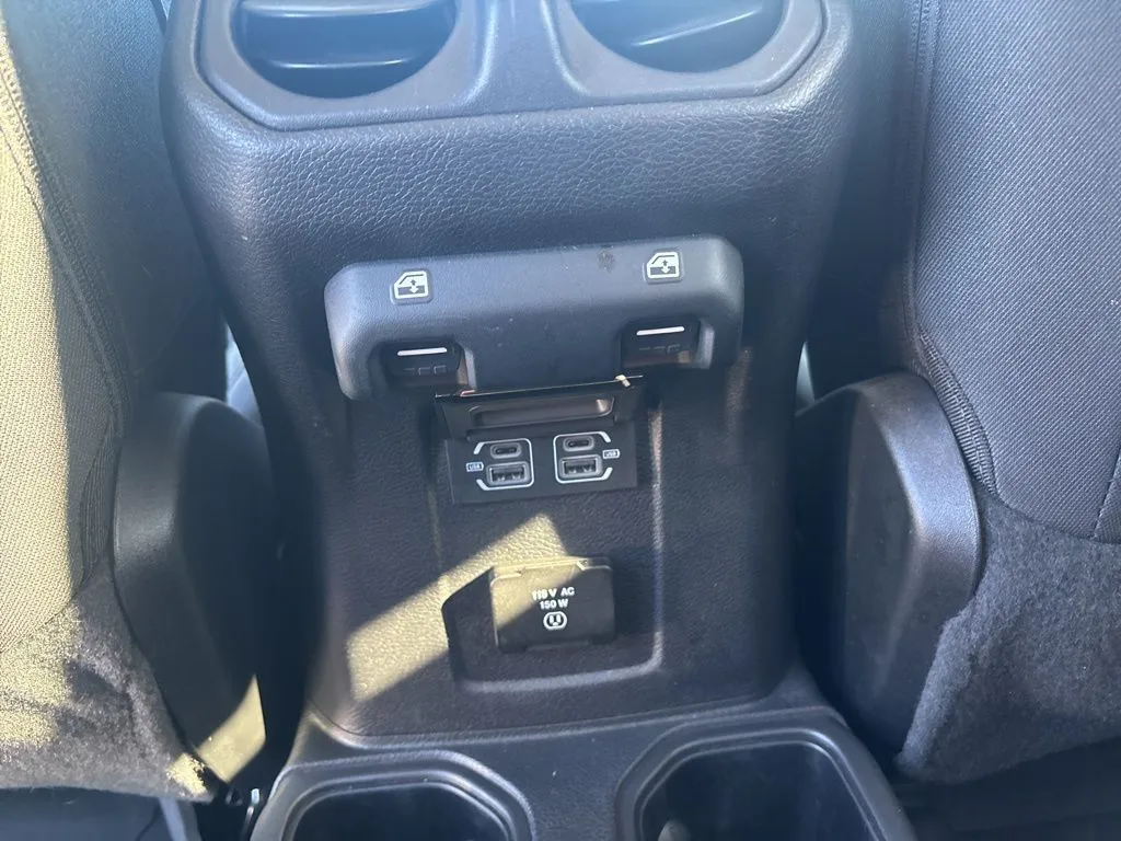 2022 Jeep Wrangler Unlimited Sahara - Photo 37