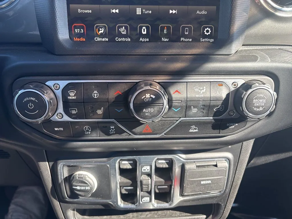 2022 Jeep Wrangler Unlimited Sahara - Photo 27
