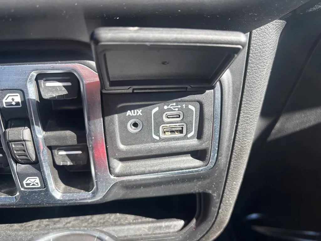 2022 Jeep Wrangler Unlimited Sahara - Photo 29