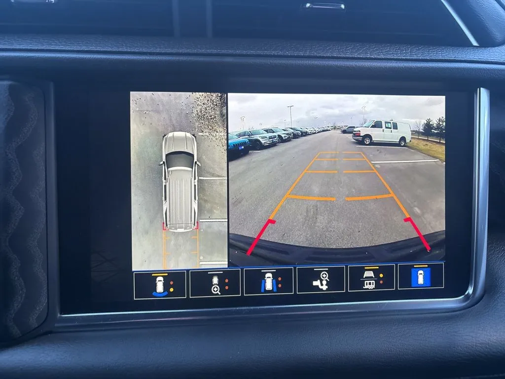 2024 GMC Yukon Denali - Photo 28