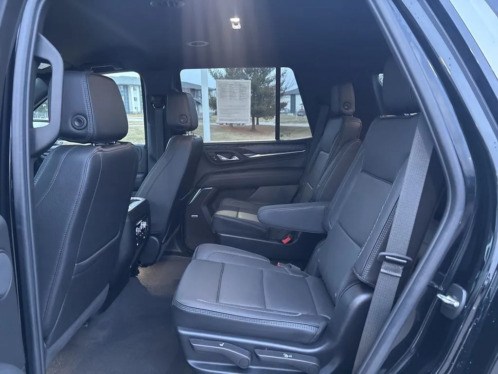 2024 GMC Yukon Denali - Photo 38
