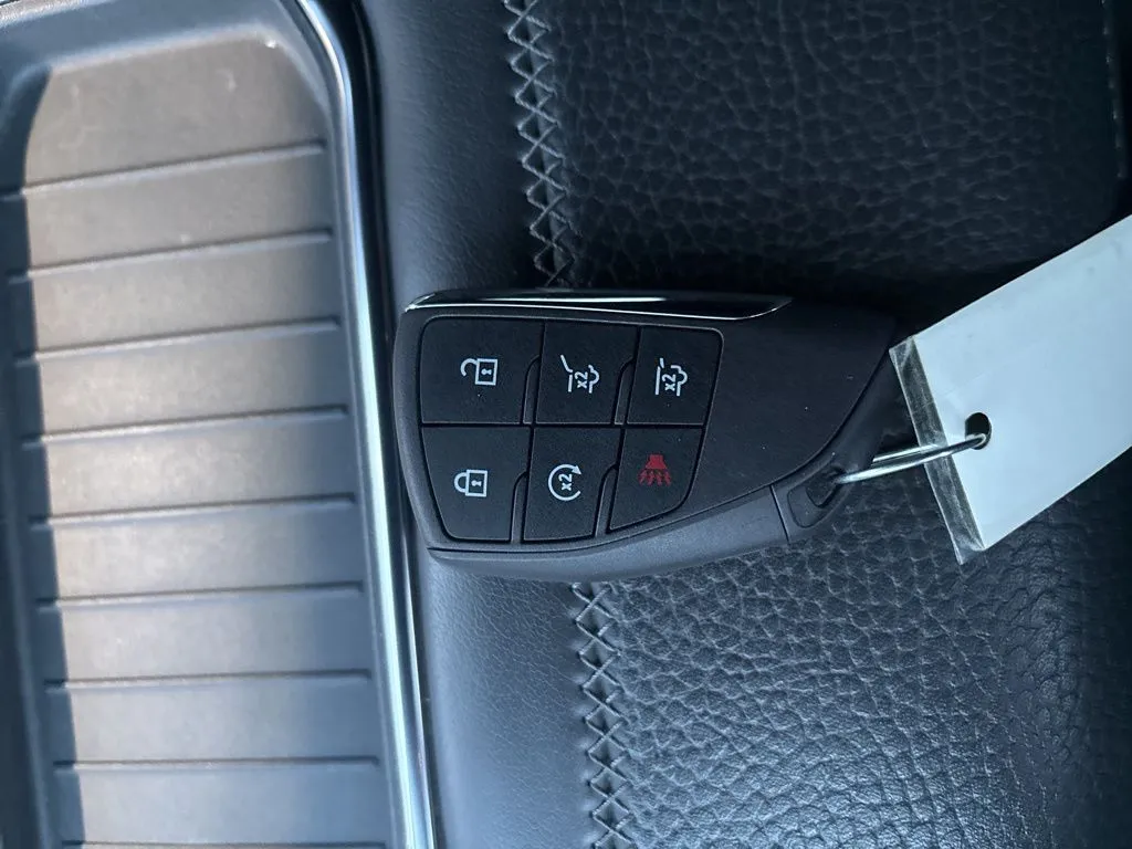 2024 GMC Yukon Denali - Photo 36