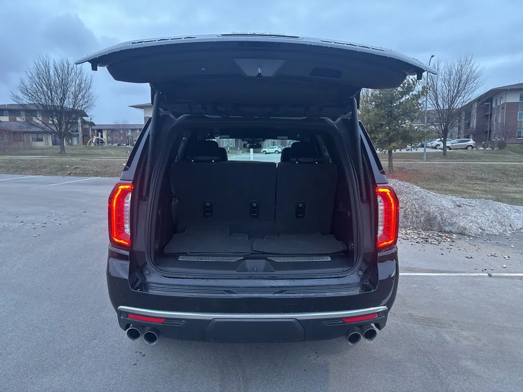 2024 GMC Yukon Denali - Photo 12