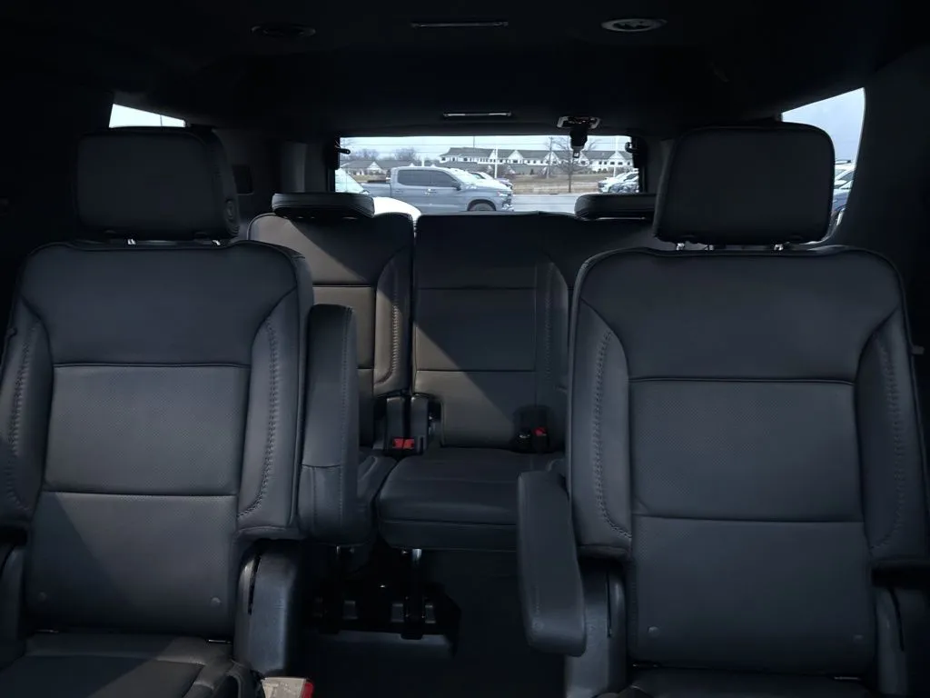 2024 GMC Yukon Denali - Photo 37