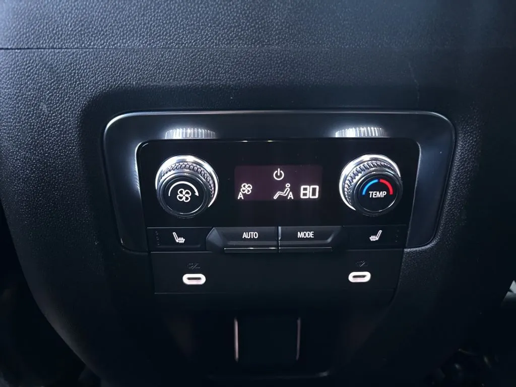2024 GMC Yukon Denali - Photo 39