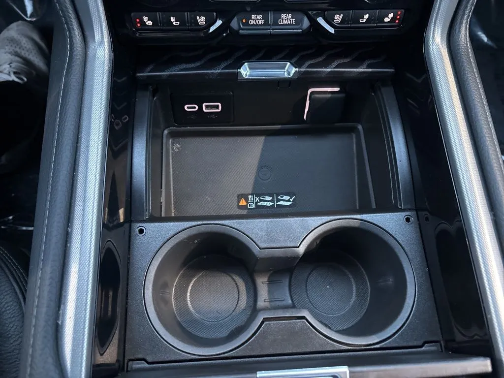 2024 GMC Yukon Denali - Photo 32