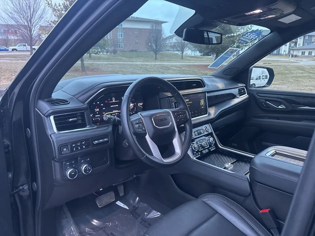 2024 GMC Yukon Denali - Photo 17