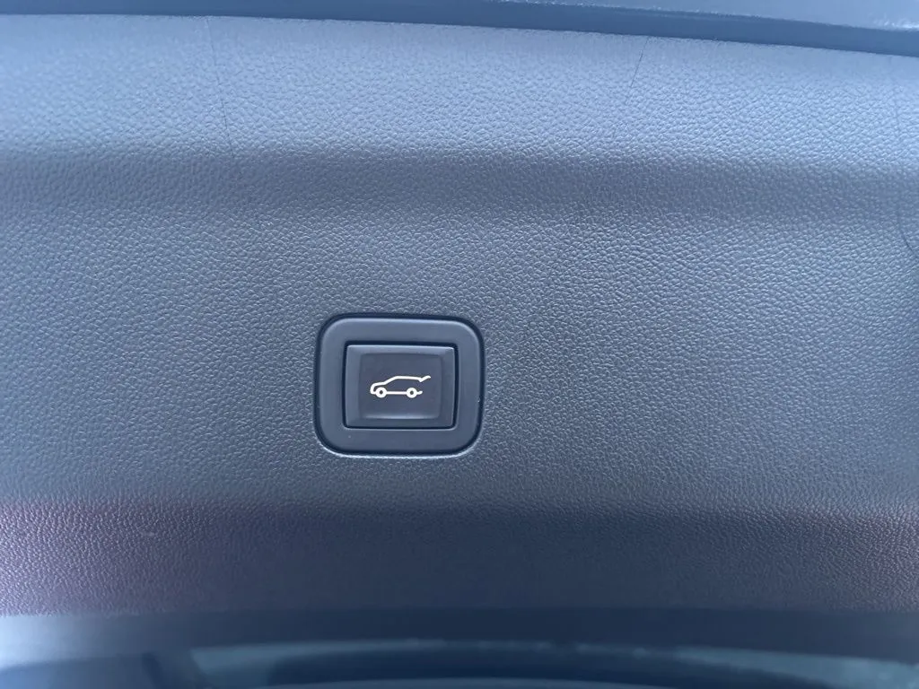 2024 GMC Yukon Denali - Photo 13
