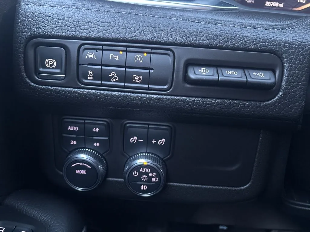 2024 GMC Yukon Denali - Photo 19