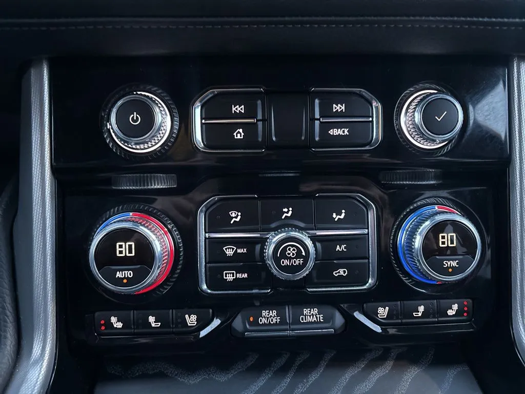 2024 GMC Yukon Denali - Photo 30