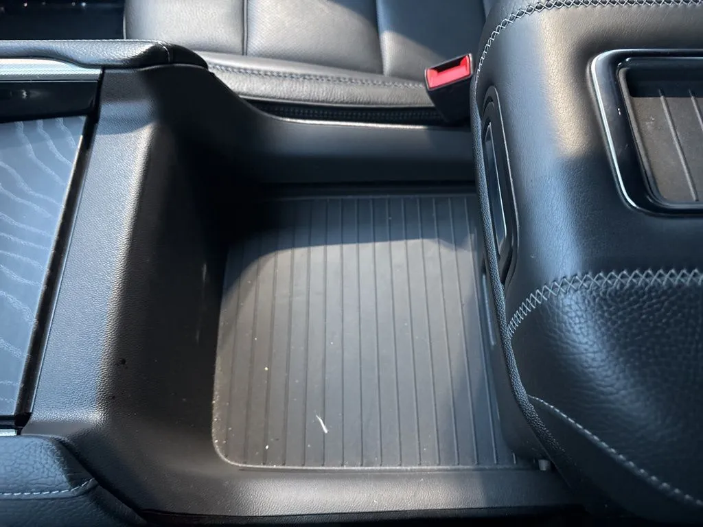 2024 GMC Yukon Denali - Photo 34