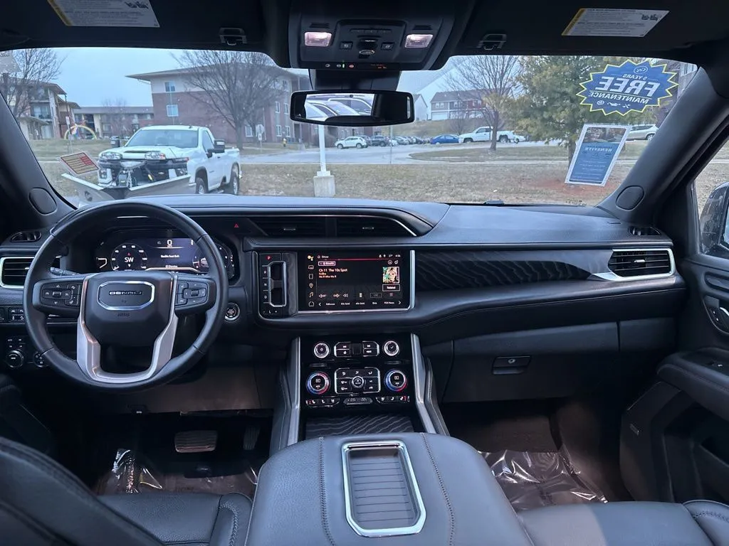 2024 GMC Yukon Denali - Photo 42