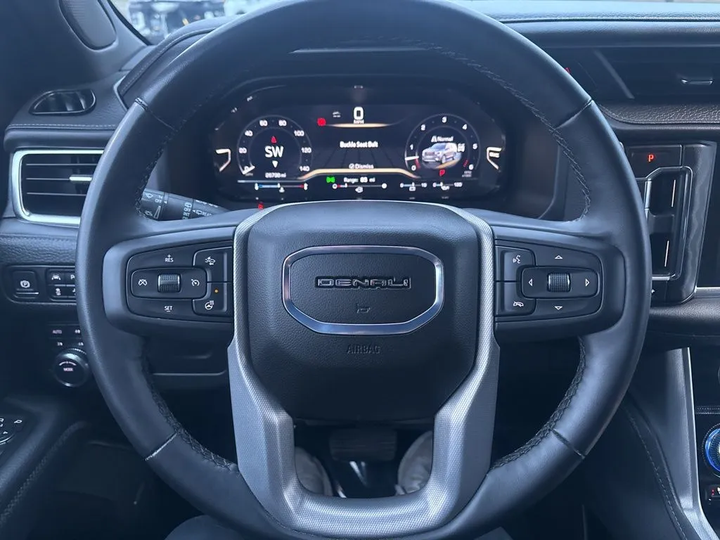 2024 GMC Yukon Denali - Photo 21