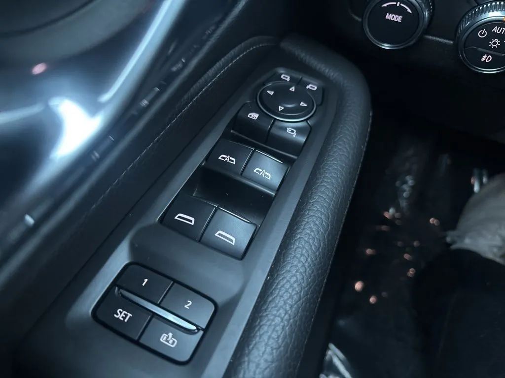 2024 GMC Yukon Denali - Photo 18