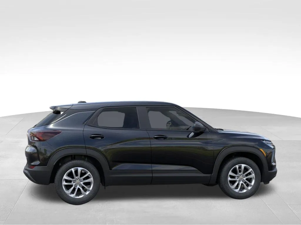 2026 Chevrolet Trailblazer LS photo 3