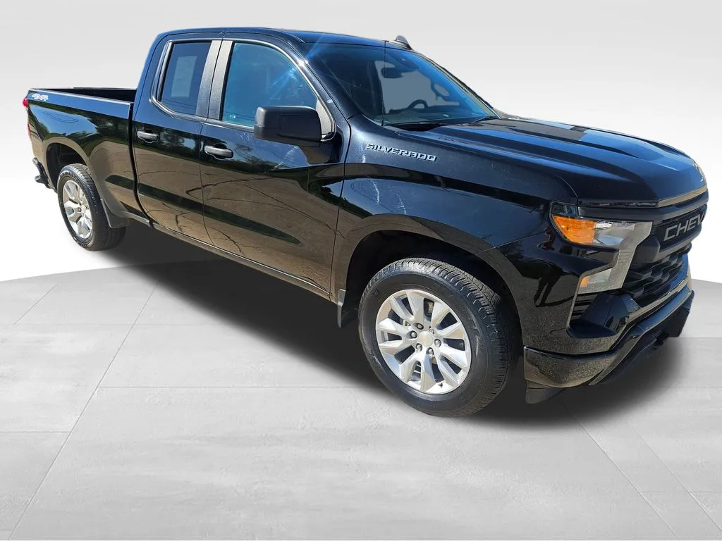 2022 Chevrolet Silverado 1500 Custom photo 2
