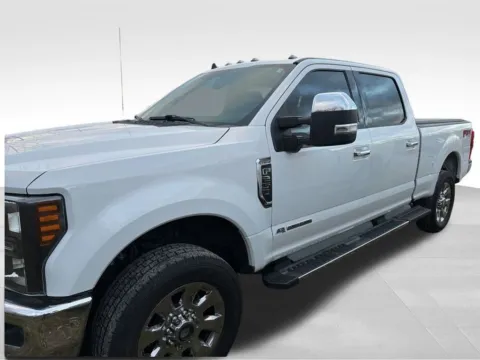 More photos of 2019 Ford F-250SD Lariat at Gregg Young of Newton, IA