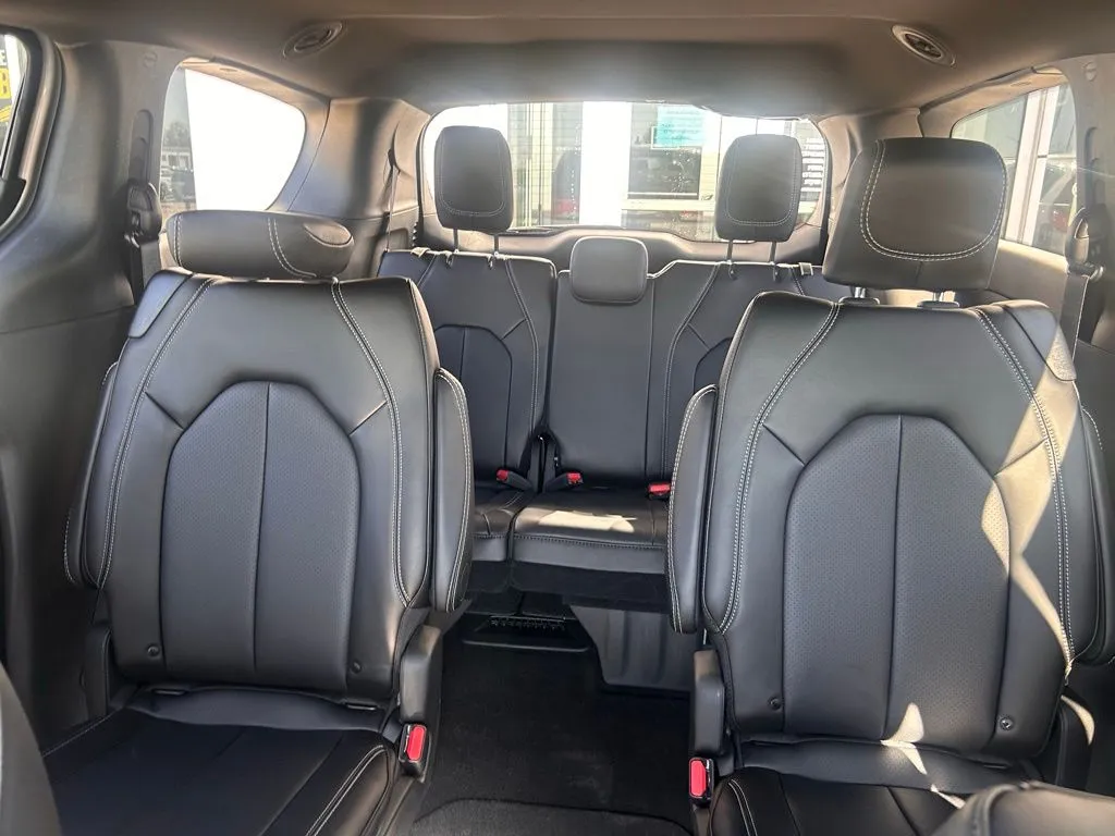 2026 Chrysler Voyager LX - Photo 28