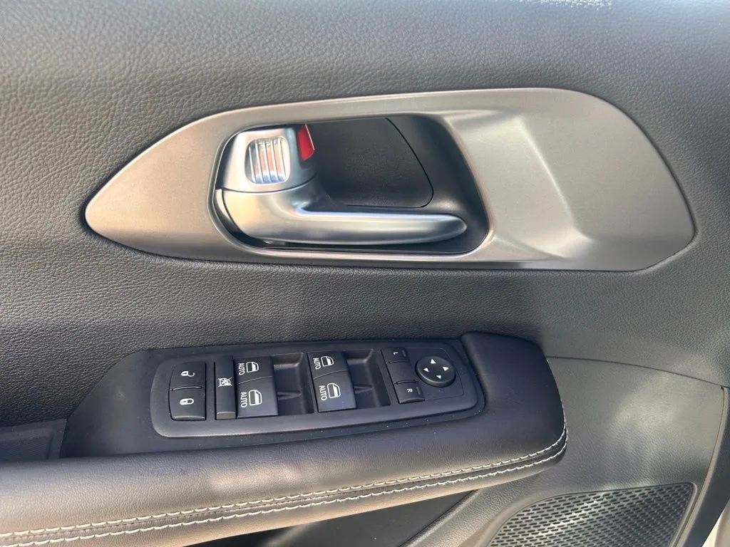 2026 Chrysler Voyager LX - Photo 14