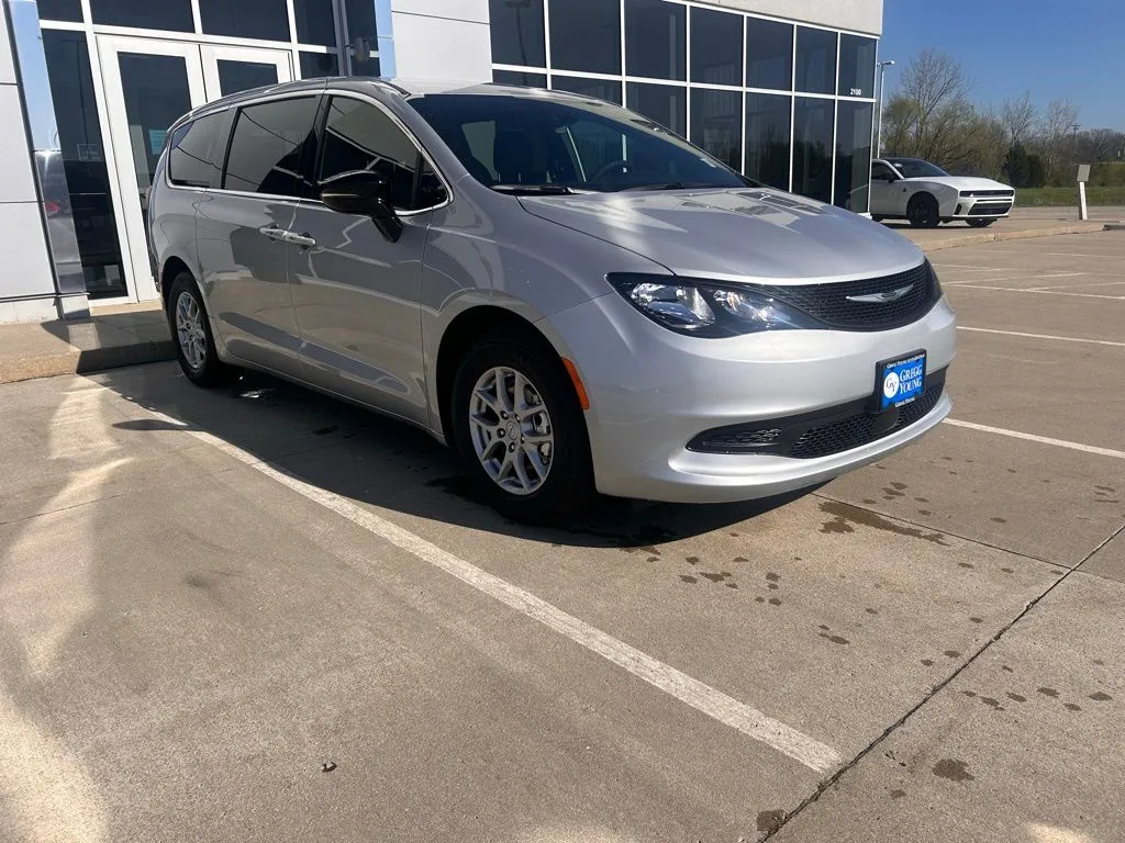 2026 Chrysler Voyager LX - Photo 9
