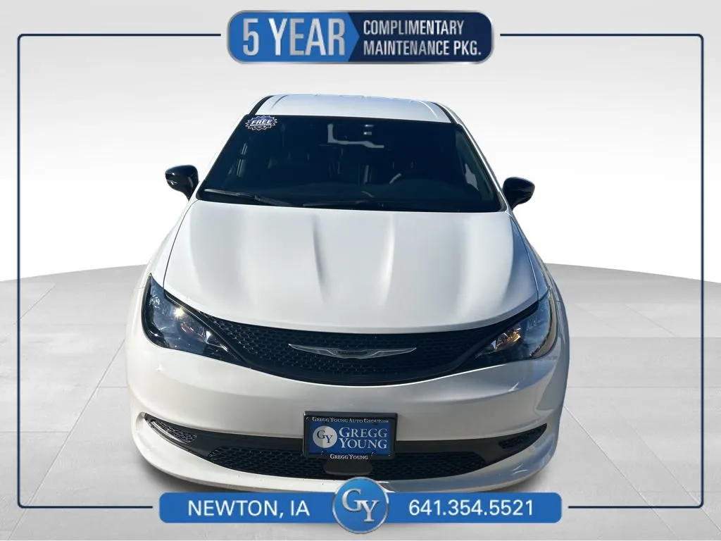 2026 Chrysler Voyager LX's photo