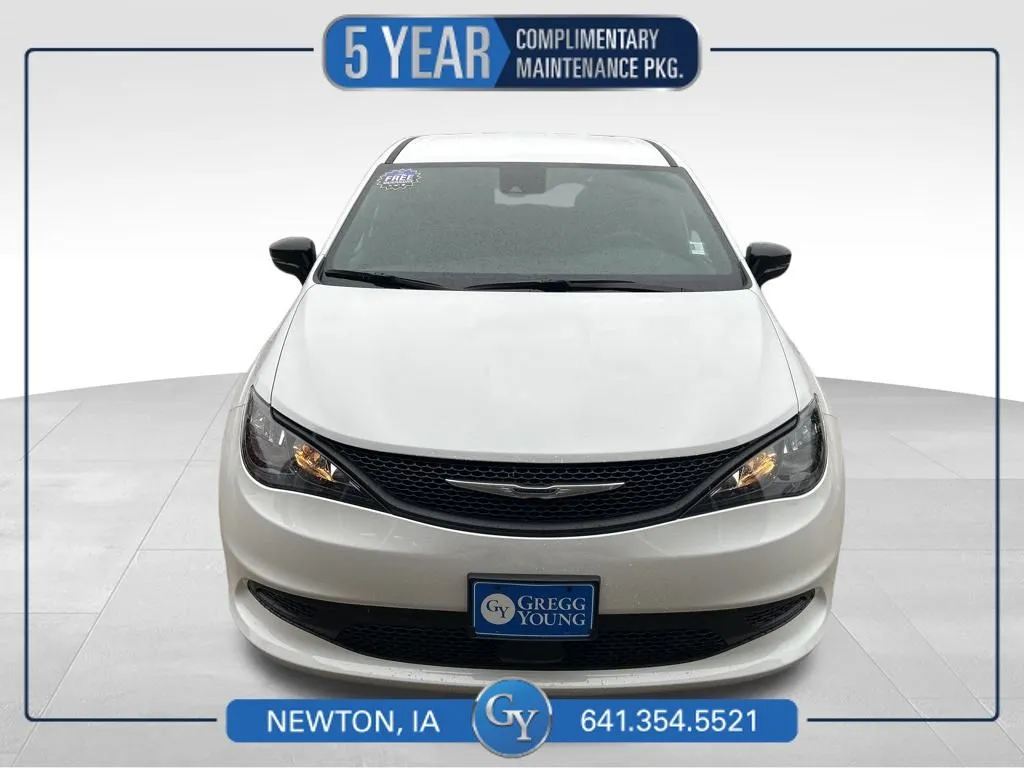 2026 Chrysler Voyager LX's photo