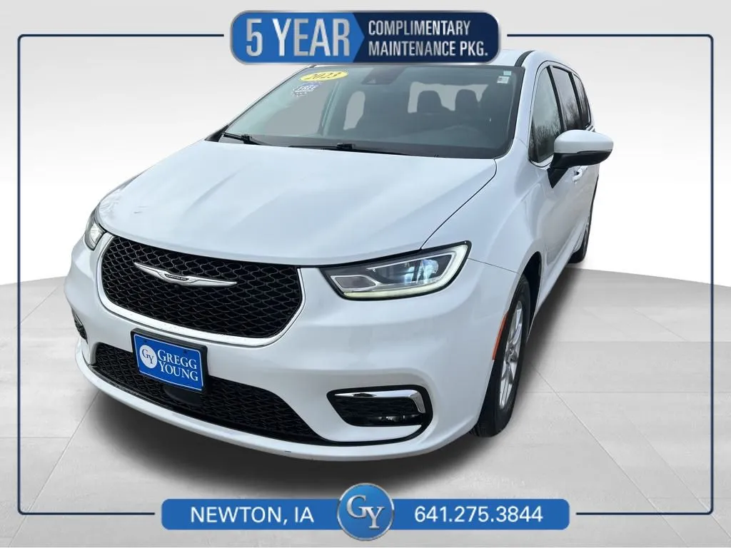 2023 Chrysler Pacifica Touring L for sale in Newton, IA