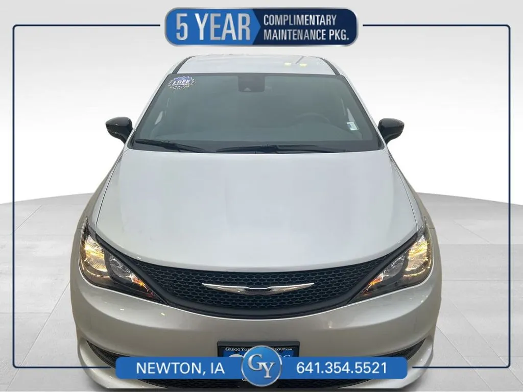 2026 Chrysler Voyager LX's photo