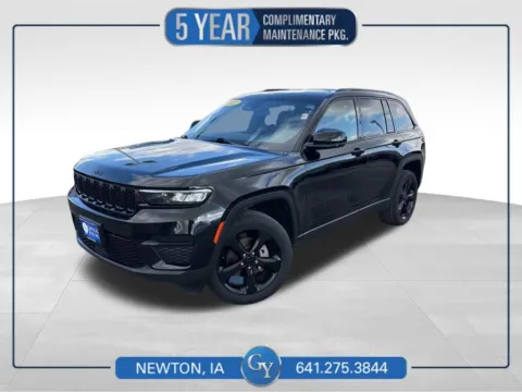 Black 2022 Jeep Grand Cherokee Altitude for sale in Newton, IA