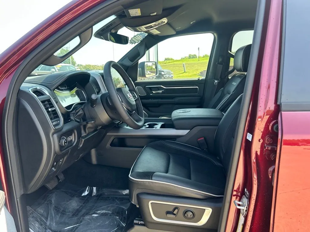2026 RAM 1500 Laramie - Photo 15