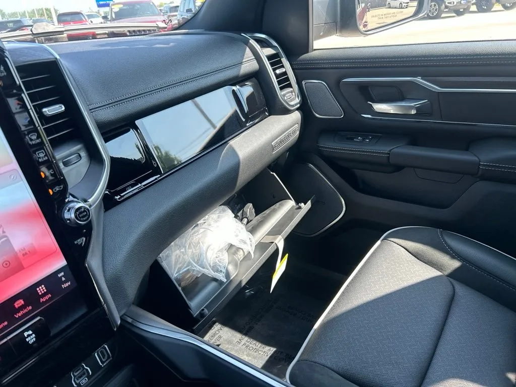 2026 RAM 1500 Laramie - Photo 27