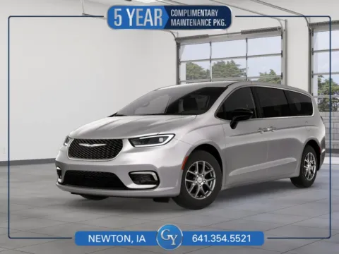 Silver 2026 Chrysler Pacifica Select for sale in Newton, IA