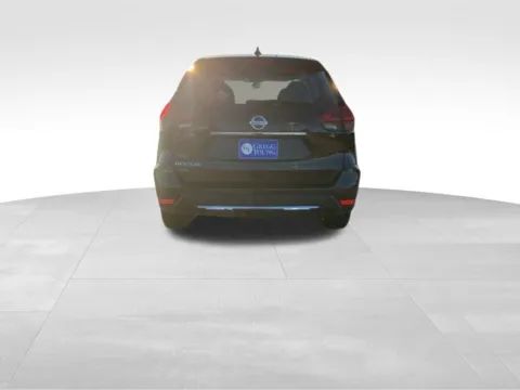 More photos of 2019 Nissan Rogue SL at Gregg Young of Newton, IA