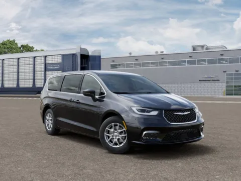 More photos of 2026 Chrysler Pacifica Select at Gregg Young of Newton, IA