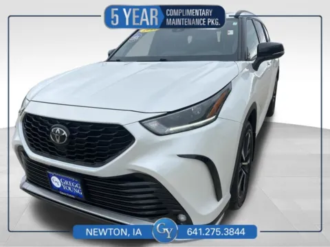 White 2021 Toyota Highlander XSE for sale in Newton, IA