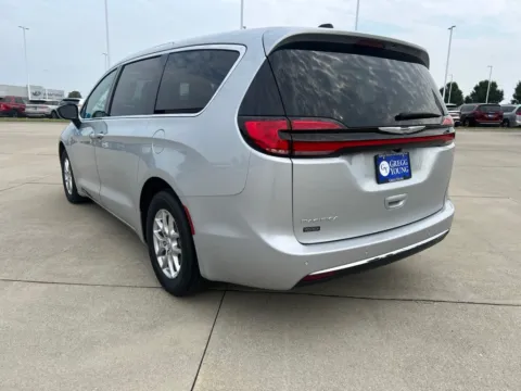 Another view of 2026 Chrysler Pacifica Select for sale in Newton, IA at Gregg Young of Newton