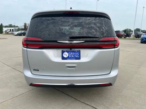 More photos of 2026 Chrysler Pacifica Select at Gregg Young of Newton, IA