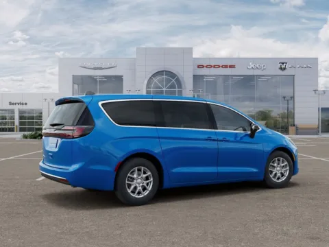 More photos of 2027 Chrysler Pacifica Select at Gregg Young of Newton, IA