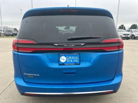 More photos of 2027 Chrysler Pacifica Select at Gregg Young of Newton, IA