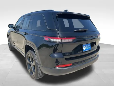 More photos of 2023 Jeep Grand Cherokee Altitude X at Gregg Young of Newton, IA