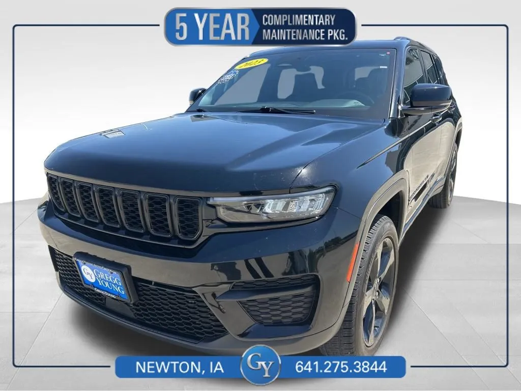 Black 2023 Jeep Grand Cherokee Altitude X for sale in Newton, IA
