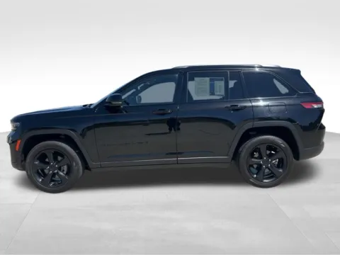 Another view of 2023 Jeep Grand Cherokee Altitude X for sale in Newton, IA at Gregg Young of Newton